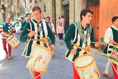 Florence to Siena one-day tour Siena - Palio parade - Crossing Chianti to Siena | bikeinflorence.com